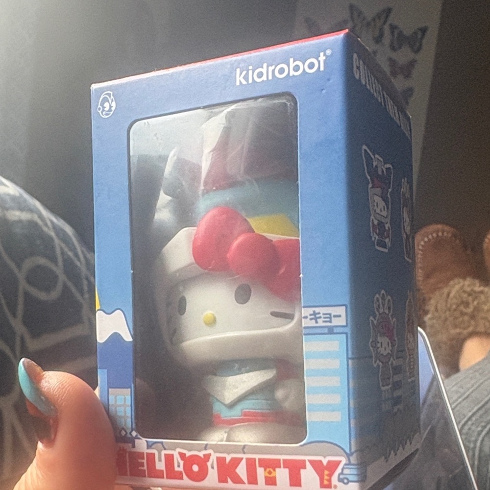 Kidrobot x Hello Kitty - Picture 8 of 8